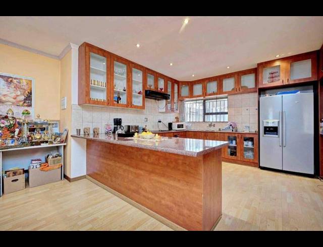 3 BEDROOM HOUSE FOR SALE IN BEZUIDENHOUT VALLEY